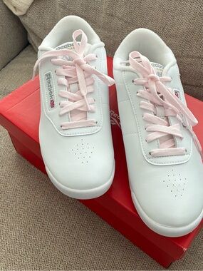 Reebok Women’s 8 Wide White Sneakers with Light Pink Laces